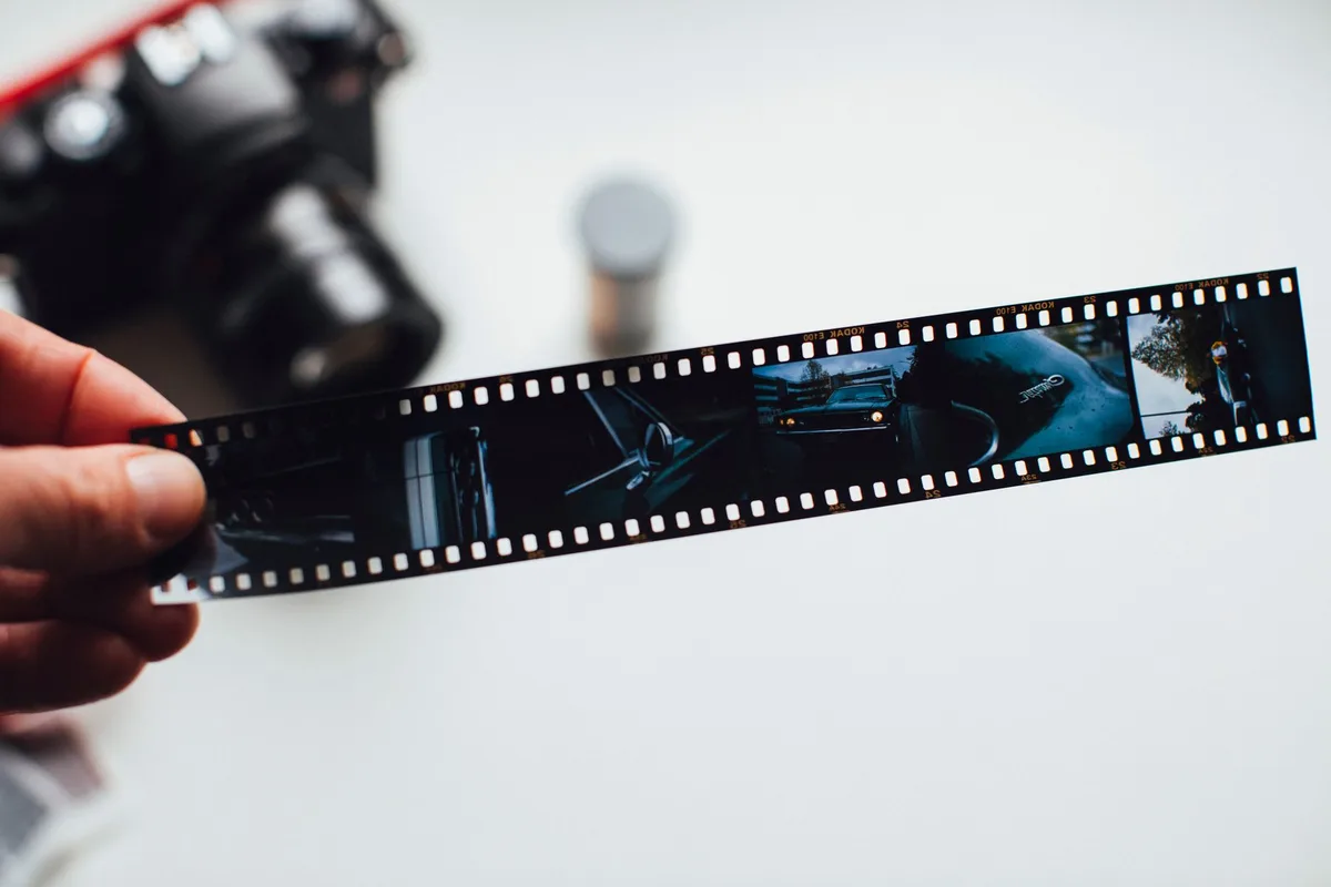 Analoger Filmstreifen mit 36 Aufnahmen in Nahaufnahme