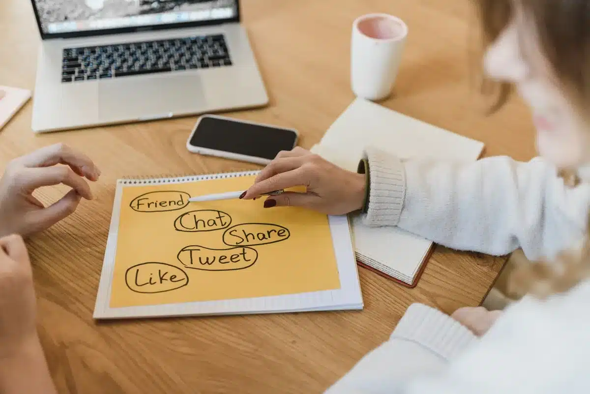 Diskussionen und Reaktionen in sozialen Medien zu Design&auml;nderungen