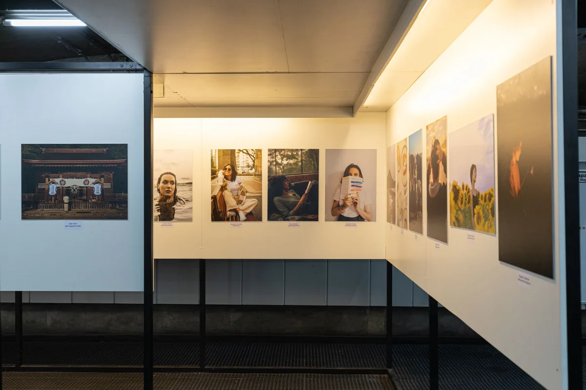 Fotografische Werke in Ausstellungsr&auml;umen, die Bildgeist und Rezeption zeigen