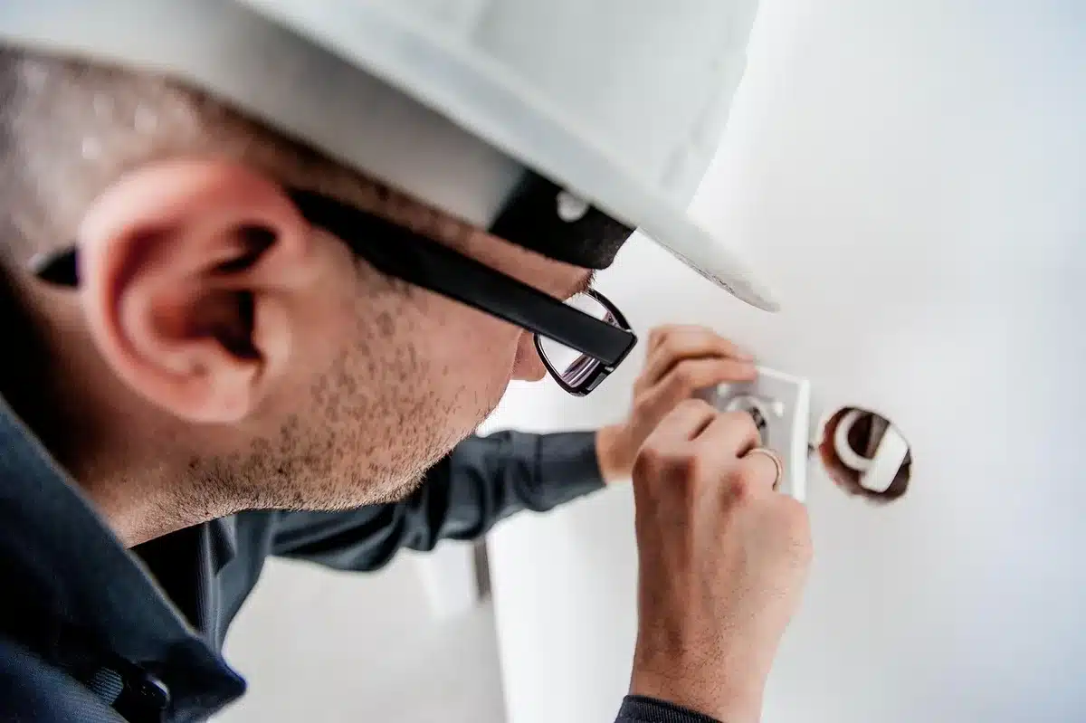 Installation eines intelligenten Thermostats an einem Heizkörperventil