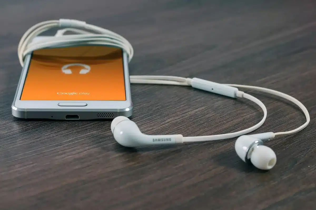 Einstellungs-Men&uuml; auf einem Smartphone mit Backup- und Synchronisations-Optionen