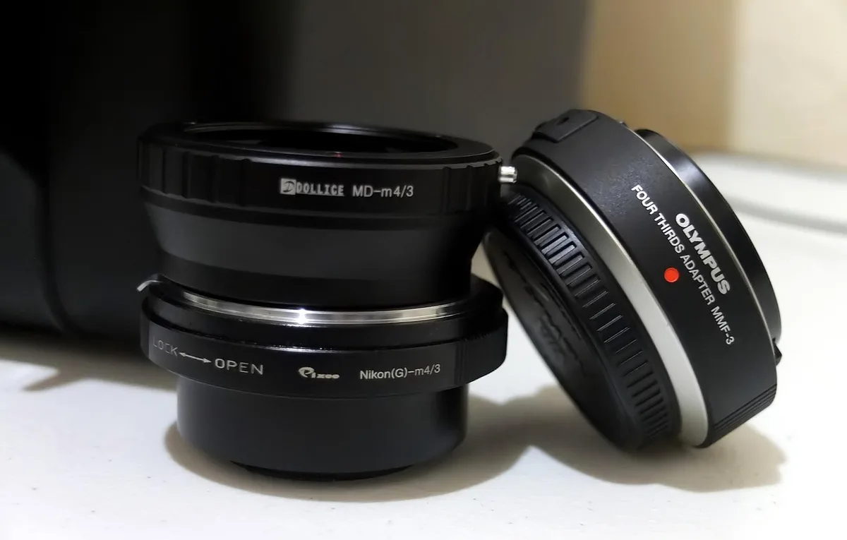 Metabones-Adapter mit elektronischen Kontakten für die Kommunikation zwischen Kamera und Objektiv