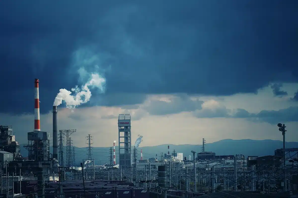 Außenansicht einer unauffälligen Kamera-Fabrik in Japan