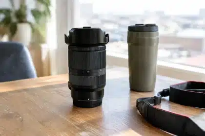 Sigma 50-120 mm f/2,8 für APS-C überraschend leicht: 390 g